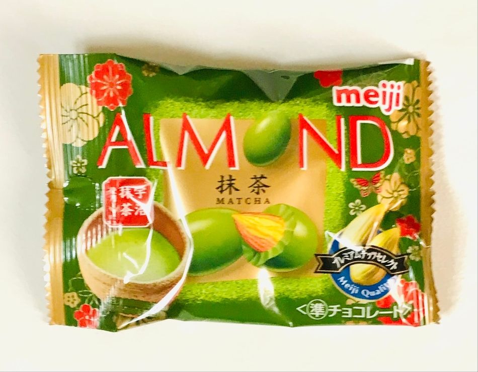 Socola bọc hạnh nhân Meiji Almond vị Matcha